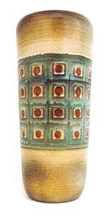 René MAUREL Vase cylindrique légèrement évasé à décor incisé d'une large frise géométrique...