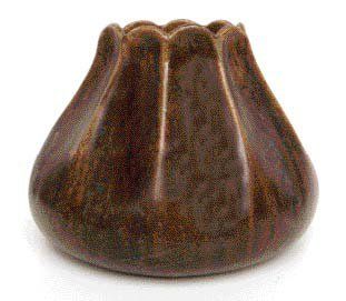 Pierre-Adrien DALPAYRAT Vase pansu côtelé en grès figurant une figue, émail brun...