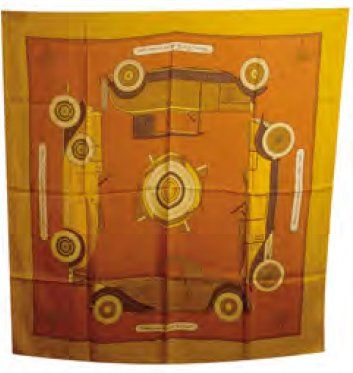 HERMES Carré de soie imprimée multicolore à décor de Citröen, bord miel , BEG