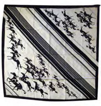 HERMES Carré de soie imprimée à décor de chevaux, tons noirs sur fond blanc, BEG