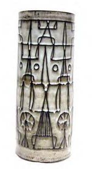 Jacques POUCHAIN Vase tube en faience à décor géométrique en incision, émail blanc...