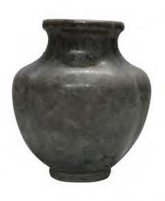 SEVRES Vase en porcelaine, forme Decoeur, bel émail vert pâle et bleu grisé sur fond...