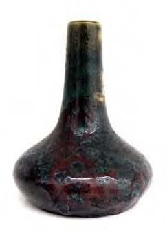 Pierre Adrien DALPAYRAT Petit vase piriforme en grès à décor d'émaux rouge sang de...