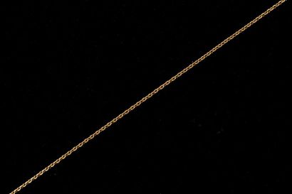 null *Chaînette en or jaune 18K.

Long. : 44 cm - Poids: 5,1 g