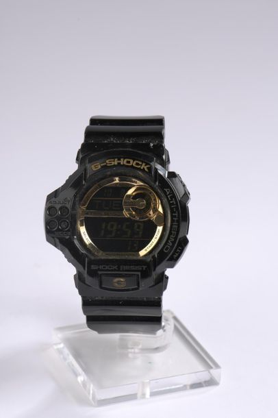 null *CASIO

Montre bracelet d'homme modèle "G-SHOCK" en métal et caoutchouc à affichage...