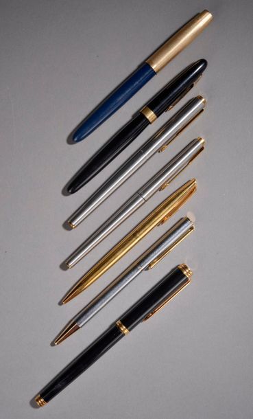 null Ensemble de trois stylos plume DUPONT, SHEAFFER et WATERMAN, la plume en or...