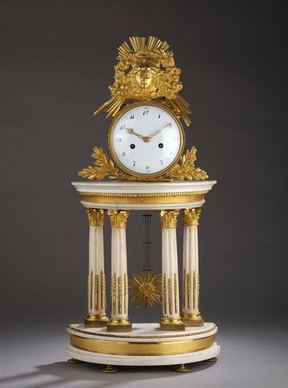 null Large half-moon clock in white marble and chased and gilded bronze. Topped by...