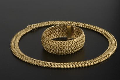 null Demi-parure en or jaune 18k comprenant un collier et un bracelet à maille ciselée...