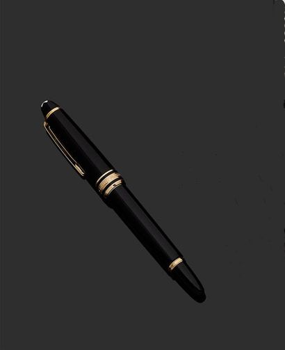 null MONTBLANC. 
Mini stylo-plume modèle "Meisterstück", la plume en or jaune 18k...