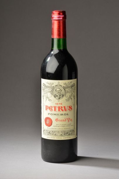 null 1 bouteille PETRUS, Pomerol 1976 (minuscule accroc à l'étiquette, très bel état)...