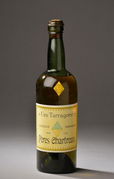 null VENDU AVEC LOT 25. 1 litre CHARTREUSE "Une Tarragone" jaune Période 1921-1929,...