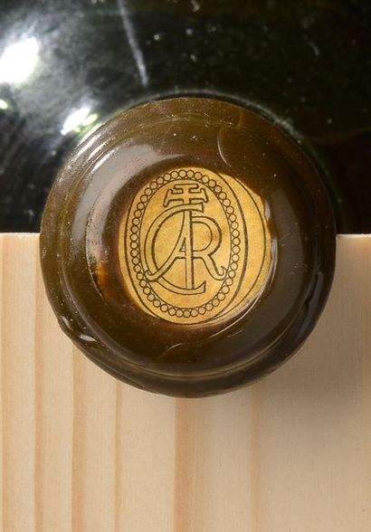 null 1 litre CHARTREUSE "Une Tarragone" jaune Période 1921-1929, embouteillée à Marseille...