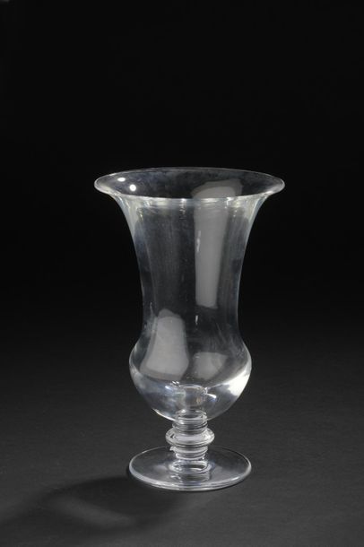 null BACCARAT.
Vase de forme Médicis en cristal reposant sur un pied circulaire.
Signé...