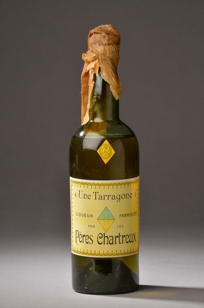 null 1 litre CHARTREUSE "Une Tarragone" jaune Période 1921-1929, embouteillée à Marseille...