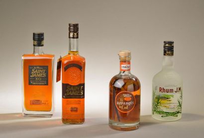 null 4 bouteilles RHUM de la MARTINIQUE (St-James, ambré et XO, J.M. blanc, Rhum...