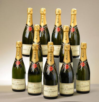 null 12 bouteilles CHAMPAGNE "Brut Impérial", Moët Chandon (date d'expédition 1994)...