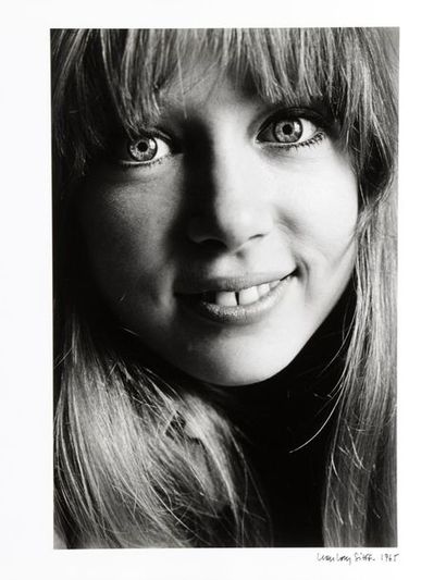 null Jeanloup SIEFF (1933-2000).
Portrait de Pattie Boyd.
Tirage argentique, daté...