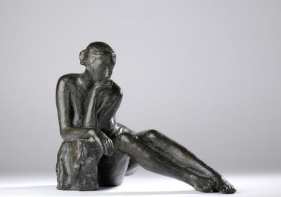 null Valentine LAUDE (XXe -XXI siècle).
Femme nue pensive.
Bronze à patine brun-vert...