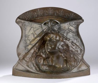 null Paul-François BERTHOUD (1870-1939).
Sarah Bernhardt.
Porte-parapluie en bronze...