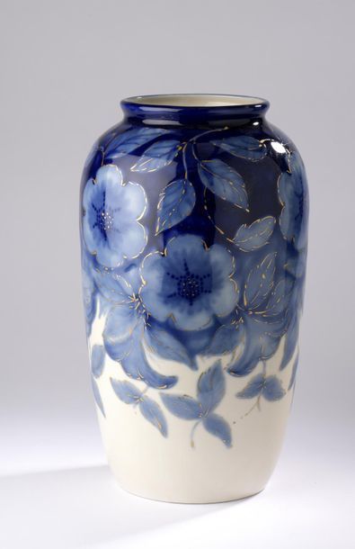 null Camille THARAUD (1878-1956), Limoges. 
Vase balustre en porcelaine blanche à...