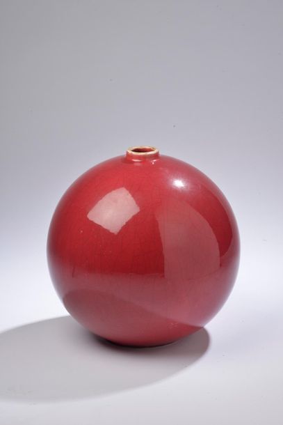 null Vase boule à petit col en faïence craquelée émaillée rouge (percé pour l'électricité)....