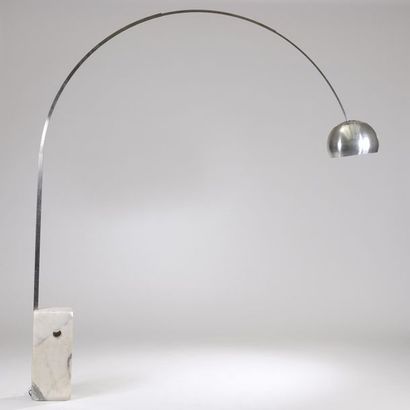 null Achille (1918-2002) et Pier Giacomo CASTIGLIONI (1913-1968).
Lampadaire modèle...