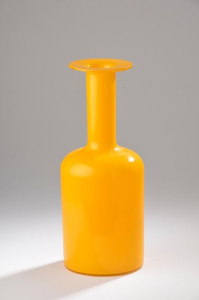 null Otto BRAUER (XXe siècle) pour la manufacture HOLMEGAARD.
Vase bouteille à haut...
