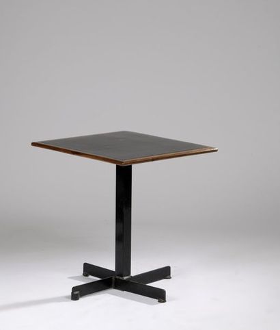 null Charlotte PERRIAND (1903-1999). 
Piètement de table cruciforme laqué noir modèle...