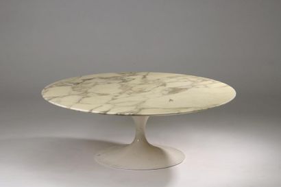 null Eero SAARINEN (1910-1961) pour les éditions KNOLL INTERNATIONAL. 
Table basse...