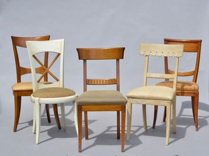 *Ensemble de 5 chaises dépareillées en bois...
