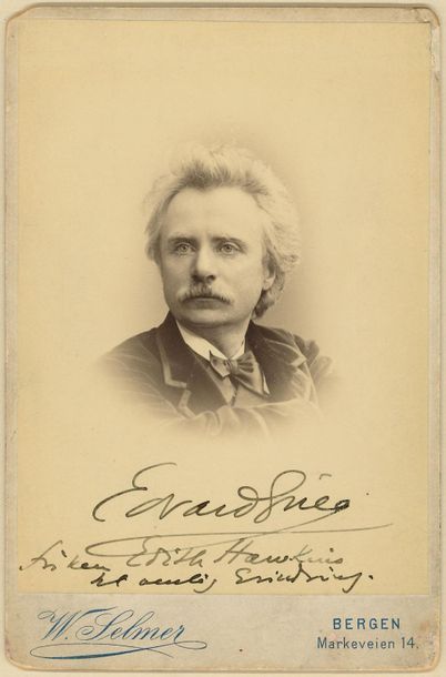 null *Edvard GRIEG (1843-1907). PHOTOGRAPHIE avec dédicace autographe signée ; 17...