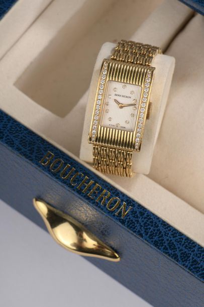 null BOUCHERON
Montre bracelet de dame en or jaune 18K modèle "Reflet", le boîtier...