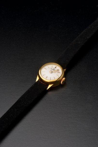 null EDOX.
Montre bracelet de dame en or jaune 18k, le boîter rond uni, le cadran...