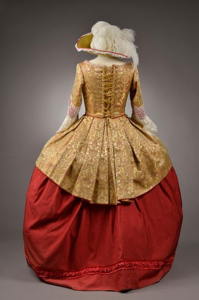 null ATELIER NICOLAO à Venise.
Costume de carnaval dans le goût du XVIIIe siècle....