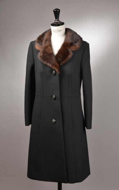 null Ensemble comprenant un manteau long en astrakan à col châle et un manteau long...