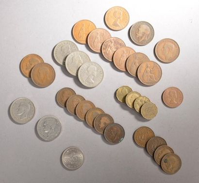 null Lot de pièces en argent comprenant : 
- Cent soixante-treize pièces de 5 Francs...