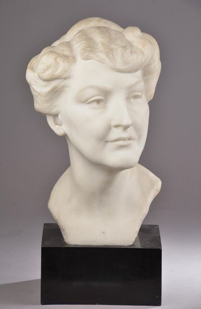 null Francesco LA MONACA (1882-1937).
Buste de femme.
Marbre blanc signé sur le côté....