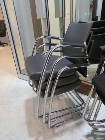 null EMMEGI
3 fauteuils de bureau empilables en skaï noir

ENLEVEMENT : Sur rendez-vous,...