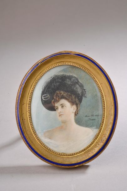 null École italienne du XIXe siècle. 
Élégante au chapeau à plume. 
Miniature sur...