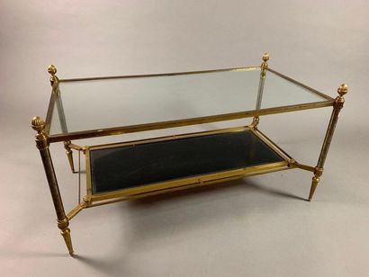 null Table basse rectangulaire en métal partiellement doré (usures et piqûres à la...