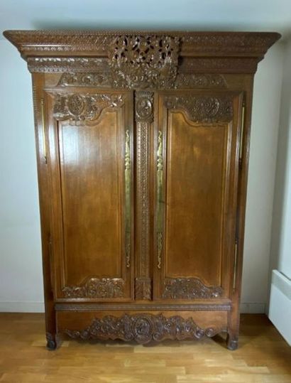 null Oak wedding cabinet.

Cherbourg, 19th century.x000D_


High. 226 cm - Width:...