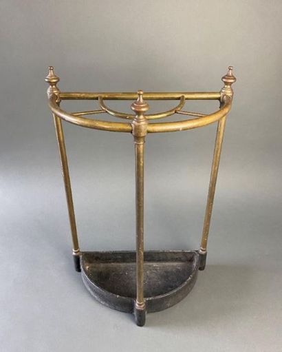 null Curved brass umbrella holder with wrought iron bowl.

High. 60 cm - Width: 41...