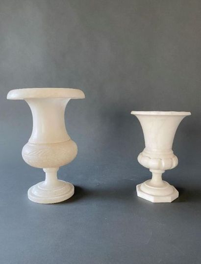 null Soft marble saddle and baluster basin (small elements of petals glued back on...