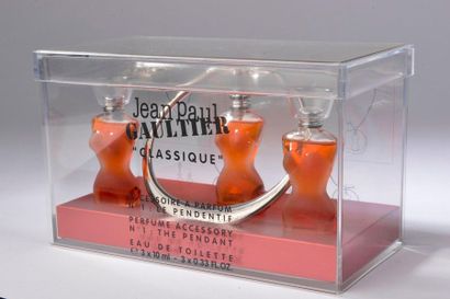 null JEAN-PAUL GAULTIER (années 1990 - 2000).


Classique pour femme.


Coffret comprenant...