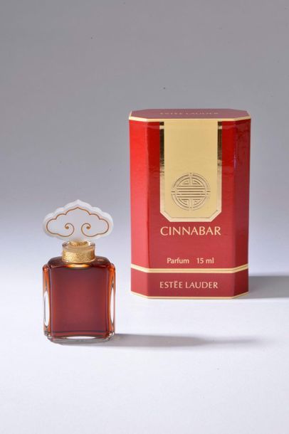 null ESTÉE LAUDER.


Cinnabar (1978).


Flacon en verre imitation tabatière contenant...