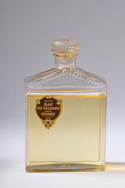 null MORNY.


Eau de Cologne (années 1920).


Flacon en verre incolore en forme de...