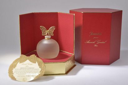 null ANNICK GOUTAL.


Eau d'Hadrien (années 2000).


Flacon boule, bouchon deux papillons...