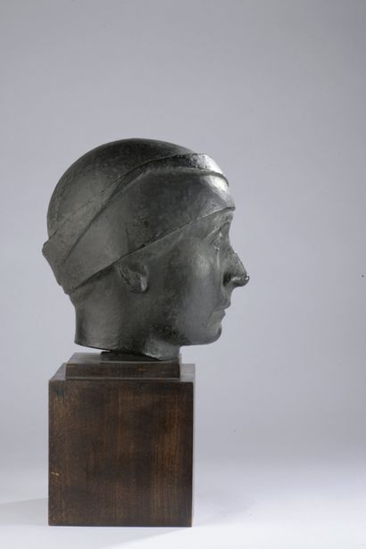 null Marcel GIMOND (1894-1961).

Portrait de Madame Gimond au turban.

Bronze à patine...