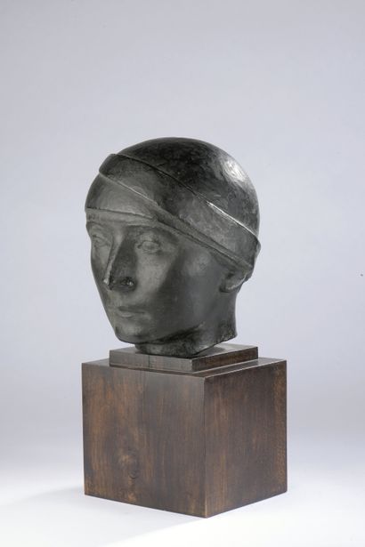 null Marcel GIMOND (1894-1961).

Portrait de Madame Gimond au turban.

Bronze à patine...