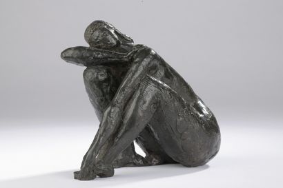 null Antoniucci VOLTI (1915-1989).

Femme nue assise, la tête reposant sur son bras.

Bronze...